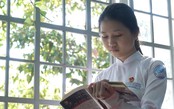 Mai Phương vừa học vừa làm để kiếm tiền nuôi mẹ đau bệnh