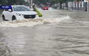 Mưa lớn từ Hà Tĩnh đến Đà Nẵng, Biển Đông gió mạnh, sóng cao 4 mét