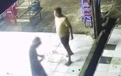 TP. Hồ Chí Minh: Nam thanh niên bị nhóm người vây đánh trong quán ăn