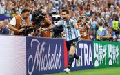 Messi lập kỷ lục World Cup, Argentina sớm giành vé vào vòng knock-out