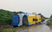 Xe khách lao khỏi cao tốc Pháp Vân - Cầu Giẽ, 4 người tử vong