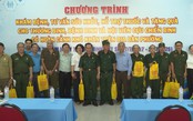 Khám bệnh, tặng quà tri ân cựu chiến binh tại Phường Bình Đông