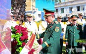 Đại tướng Nguyễn Trọng Nghĩa dâng hoa tưởng niệm Chủ tịch Hồ Chí Minh tại Algeria