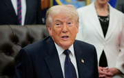 Ông Trump tạm dừng chiến dịch hỗ trợ tàu thuyền qua eo biển Hormuz