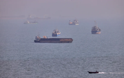 Iran và Oman đạt thỏa thuận sơ bộ mở lại eo biển Hormuz