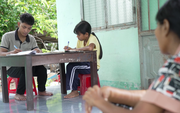 Anh em Raglai vừa học vừa làm chăm mẹ ung thư | Mái ấm gia đình Việt