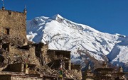 Lở tuyết chôn vùi trại leo núi ở Nepal
