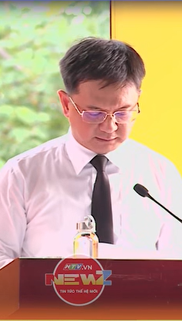 Phó Chủ tịch UBND TP. Hồ Chí Minh Nguyễn Mạnh Cường báo cáo kết quả khảo sát, quy tập hài cốt liệt sĩ tại công viên Lê Thị Riêng