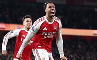 Arsenal có bàn thắng gây tranh cãi nhờ bài phạt góc