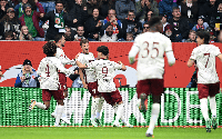 Bundesliga: Bayern Munich bị Augsburg cầm hòa