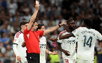 Vinicius Junior xin lỗi sau thẻ đỏ