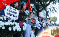 Người dân TP. Hồ Chí Minh thành kính tiễn đưa các liệt sĩ về nơi an nghỉ
