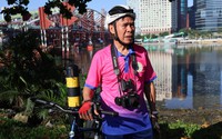 Đạp xe 300km đón chờ thời khắc hợp long cầu đi bộ qua sông Sài Gòn