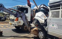 Va chạm với xe đầu kéo, học viên tập lái tử vong, giáo viên gãy chân