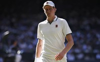 Jannik Sinner nghỉ hết mùa 2026 vì chấn thương đầu gối