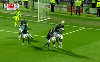 Tranh cãi penalty phút 100 khiến cuộc đua vô địch Scotland nghẹt thở đến vòng cuối