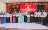 Xã Hưng Long trao Huy hiệu Đảng và tuyên dương các điển hình học tập, làm theo Bác