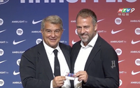Barcelona gia hạn hợp đồng với Hansi Flick đến năm 2028