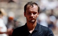 Medvedev thua sốc ở vòng đầu tiên Roland Garros 2026