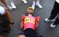 Fredrik Dversnes thắng chặng 15 Giro d’Italia đầy tranh cãi