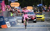 Vingegaard giữ vững Áo Hồng Chặng 16 Giro d’Italia