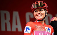 Áo Đỏ La Vuelta Femenina đổi chủ sau chặng 2