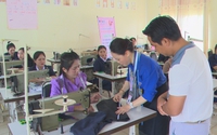 Lớp học nghề kết nối thanh niên Việt Nam - Lào