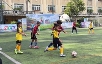 Ước mơ sân cỏ HTV Cup: Khi con biết đứng dậy