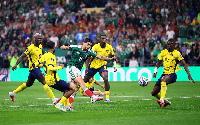 Mexico chấm dứt cơn khát 40 năm ở vòng knock-out World Cup