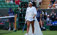 Naomi Osaka gây chú ý với trang phục mới, tiến vào vòng 3 Wimbledon