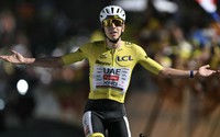 Tadej Pogacar thắng chặng 19, chạm gần ngôi vương Tour de France