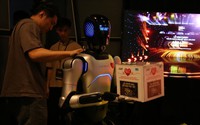 HTV lần đầu đưa robot vào hoạt động hỗ trợ xã hội