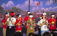 Nghe giọng Bác Hồ qua công nghệ VR tại Chương trình "Trở về thời khắc thiêng liêng"