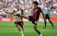 Augsburg đánh rơi chiến thắng trước Leverkusen
