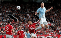 Man City thắng derby Manchester giữa tranh cãi VAR