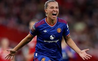 Holmberg cứu Arsenal ở phút bù giờ, Manchester United có điểm đầu tiên tại WSL