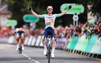 Lewis Askey giữ Áo Vàng Tour of Britain
