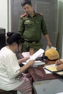 TP. Hồ Chí Minh: Tước bằng lái 23 tháng với cô gái buông hai tay khi lái xe
