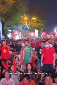 Cổ động viên vỡ òa cảm xúc sau trận chung kết bóng đá nam SEA Games 33