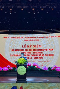 Một thế kỷ vững ngòi bút, sáng niềm tin