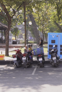 TP. Hồ Chí Minh: Đảm bảo vỉa hè thông thoáng cho người đi bộ khi lắp đặt tủ đổi pin xe điện