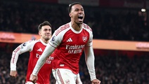 Arsenal có bàn thắng gây tranh cãi nhờ bài phạt góc