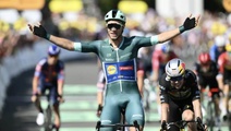 Tour de France: Milan thắng chặng 8, Pogacar vẫn giữ Áo vàng tổng sắp