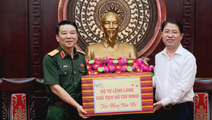 Bộ Tư lệnh Lăng Chủ tịch Hồ Chí Minh thăm chúc tết TP. Hồ Chí Minh