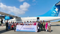 Vietnam Airlines đồng loạt chào đón những hành khách đầu tiên năm 2026