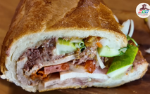 Bánh mì Huynh Hoa: Ổ bánh mì đắt đỏ bậc nhất TP có gì?