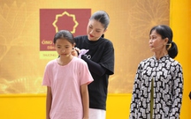 Hoa hậu Phương Linh nghẹn ngào khi em Mến hỏi: "Mẹ có thương con không?"