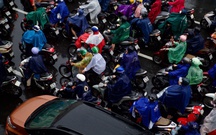 Sáng 12/11, mưa lớn khiến nhiều tuyến đường TP. Hồ Chí Minh ngập cục bộ, giao thông ùn ứ