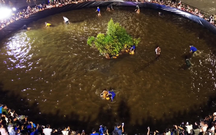 Cà Mau: Độc đáo cuộc thi mò cua giữa quảng trường