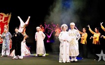 Cười nghiêng ngả xem “Các cụ gánh còng lưng”